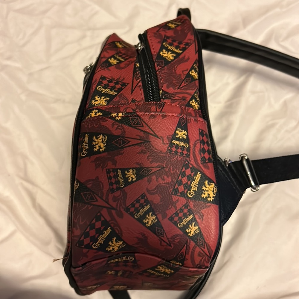 Hogwarts ( Harry Potter ) Tiny Backpack - image 2